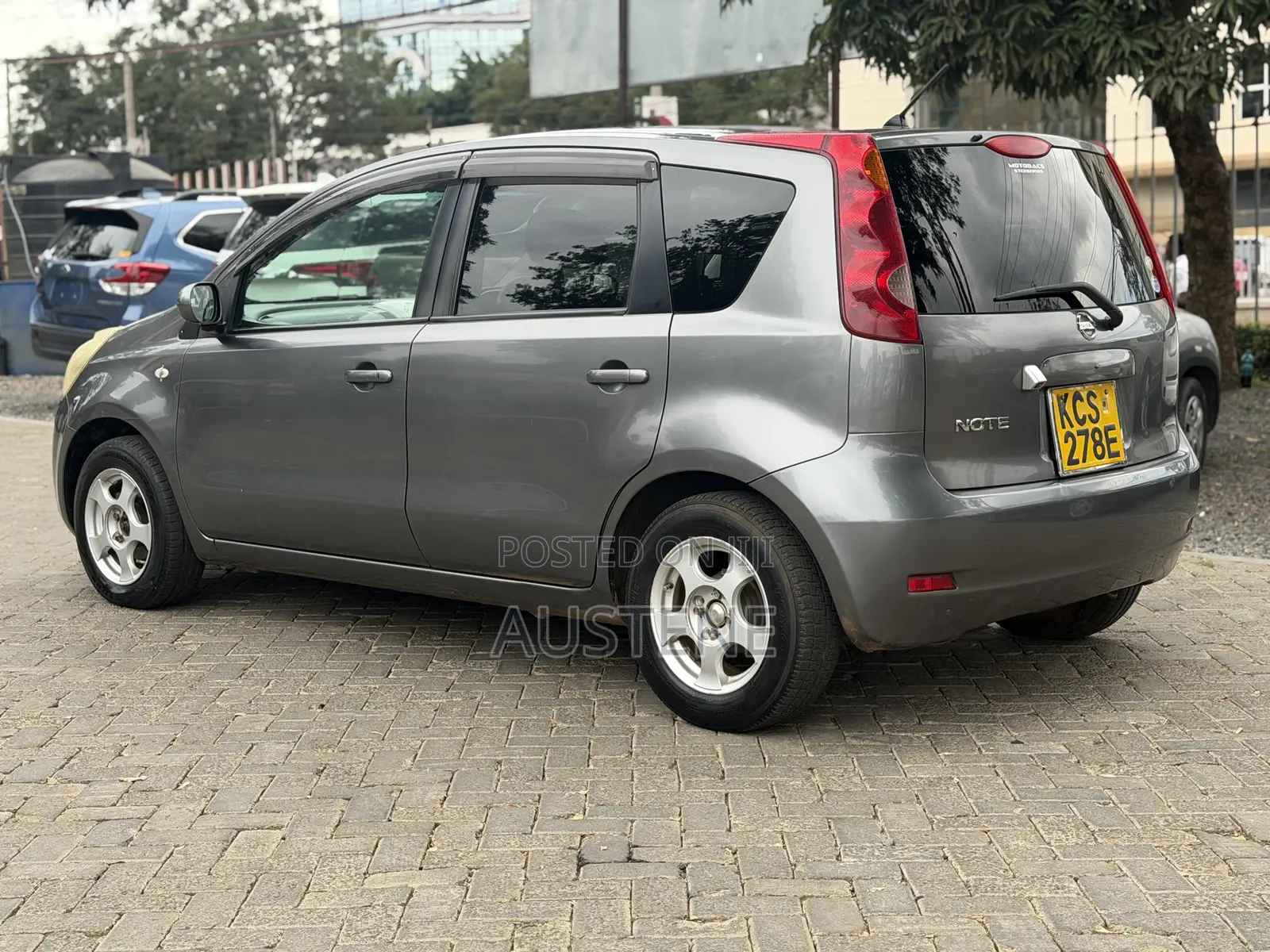 Nissan Note 2011 Green