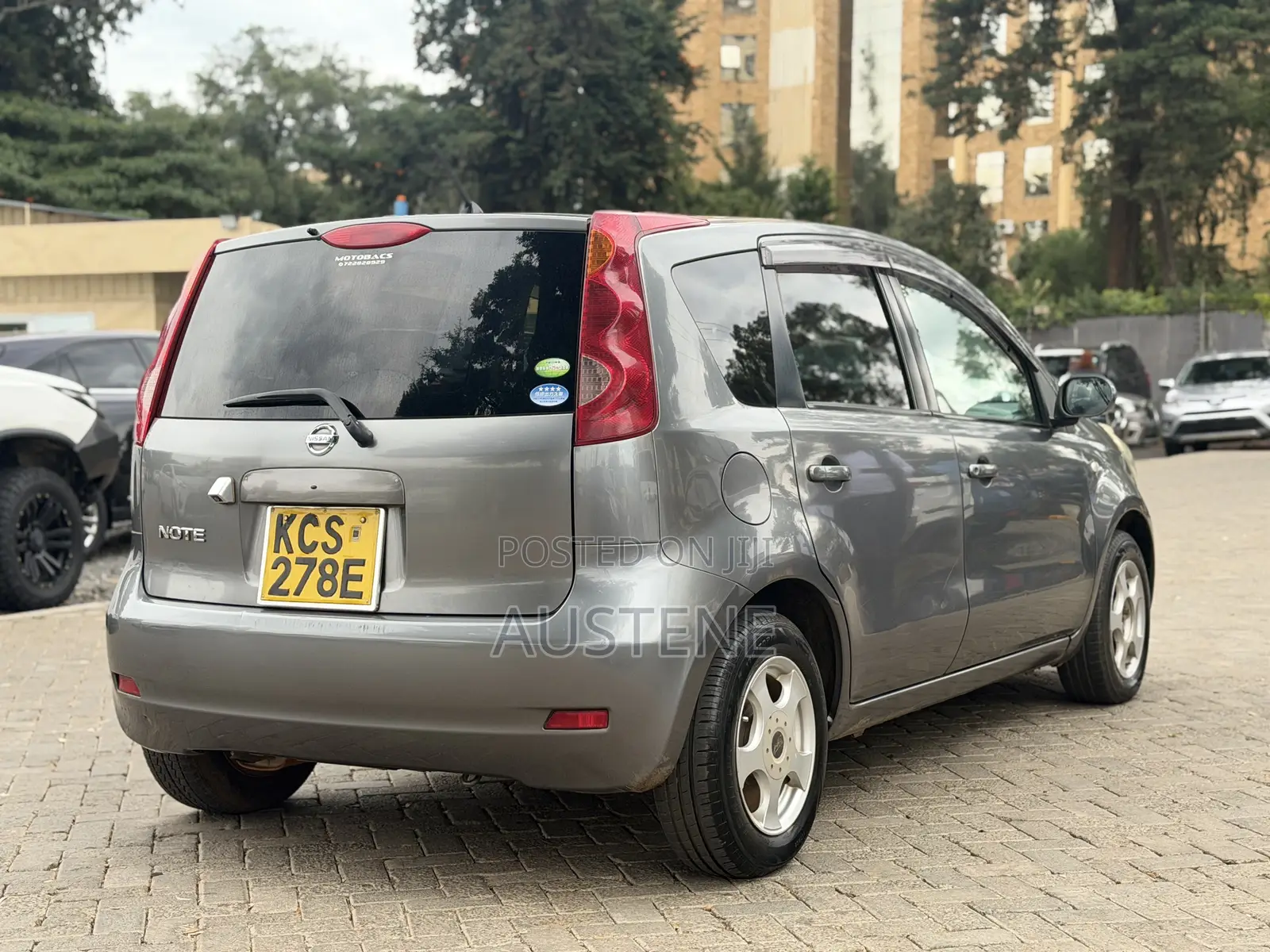 Nissan Note 2011 Green