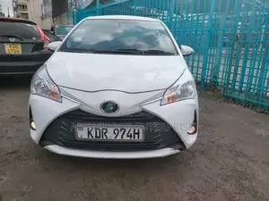Toyota Vitz 2017 White