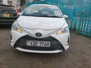 Toyota Vitz 2017 White