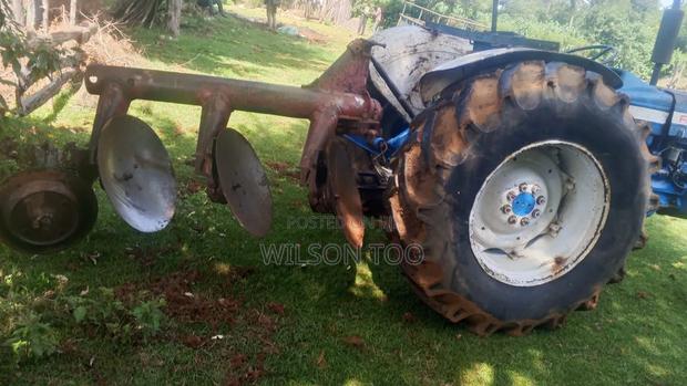Tractor Ford 4000 - thumbnail 2