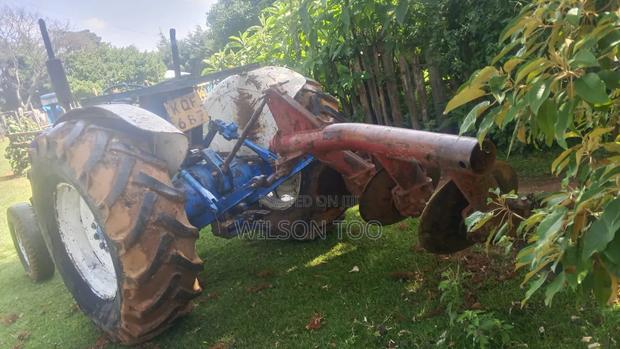 Tractor Ford 4000 - thumbnail 5