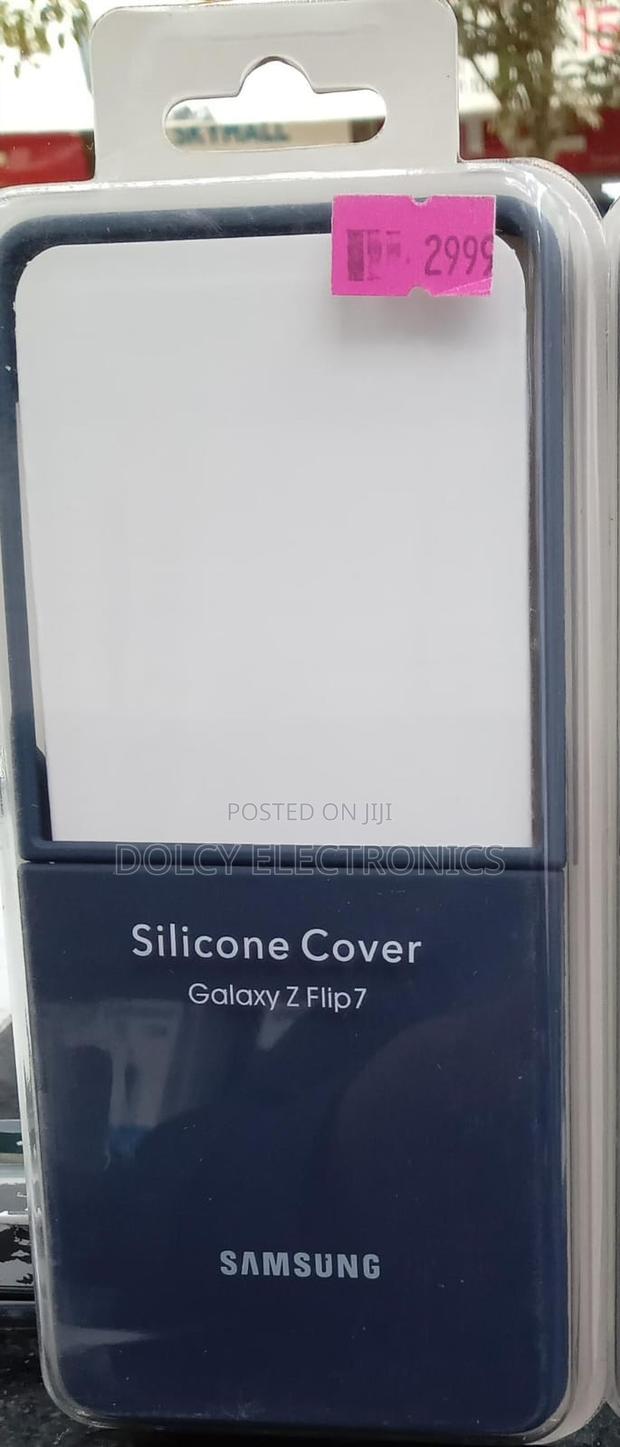 Samsung Flip 7 Silicone Case - main view