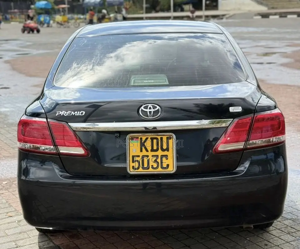 Toyota Premio 2018 Black