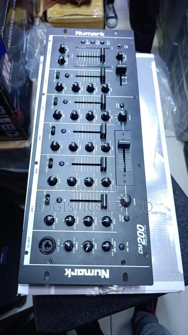 Numark Cm200 Professional 19" Dj Mixer - 5 Channels Plus Dj Mic