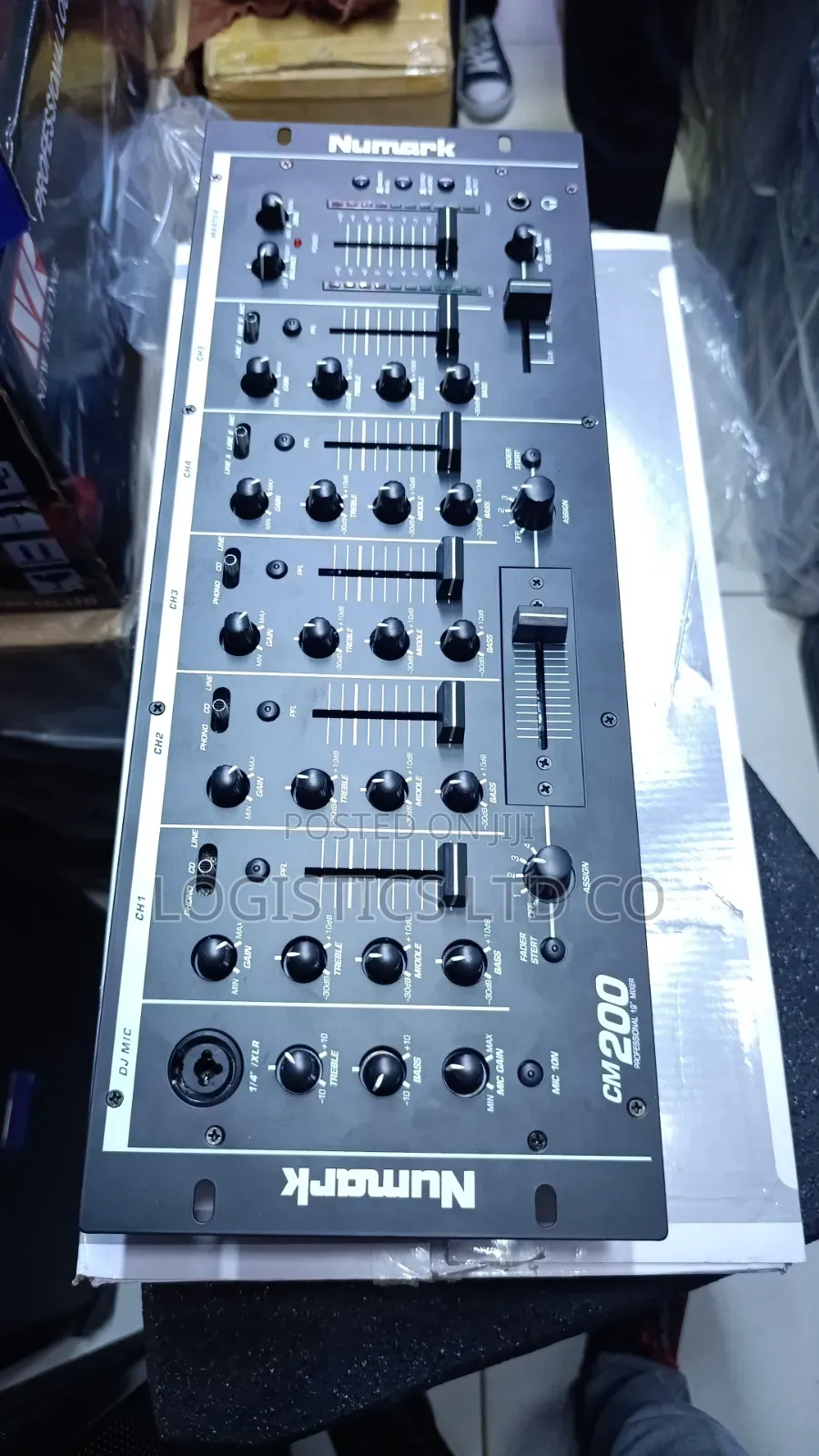 Numark Cm200 Professional 19" Dj Mixer - 5 Channels Plus Dj Mic