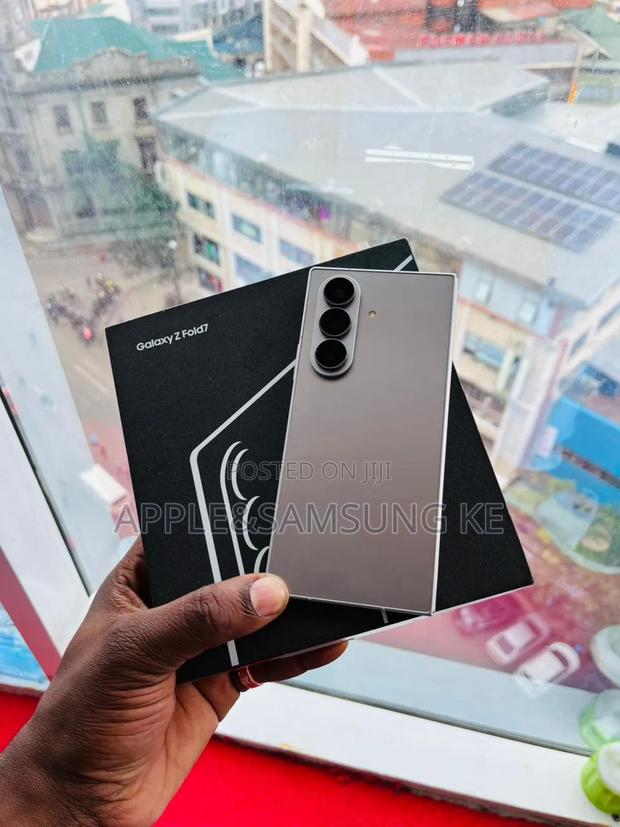 Samsung Galaxy Z Fold7 256 GB Silver - thumbnail 2