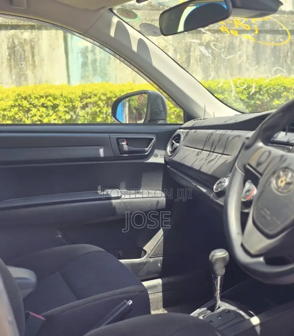 Toyota Axio 2018 Gold