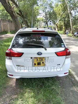 Toyota Corolla Fielder 1.5 Hybrid FWD 2014 White