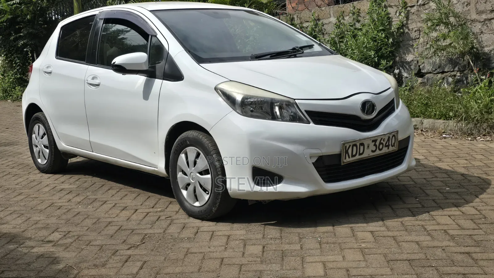 Toyota Vitz 2014 White