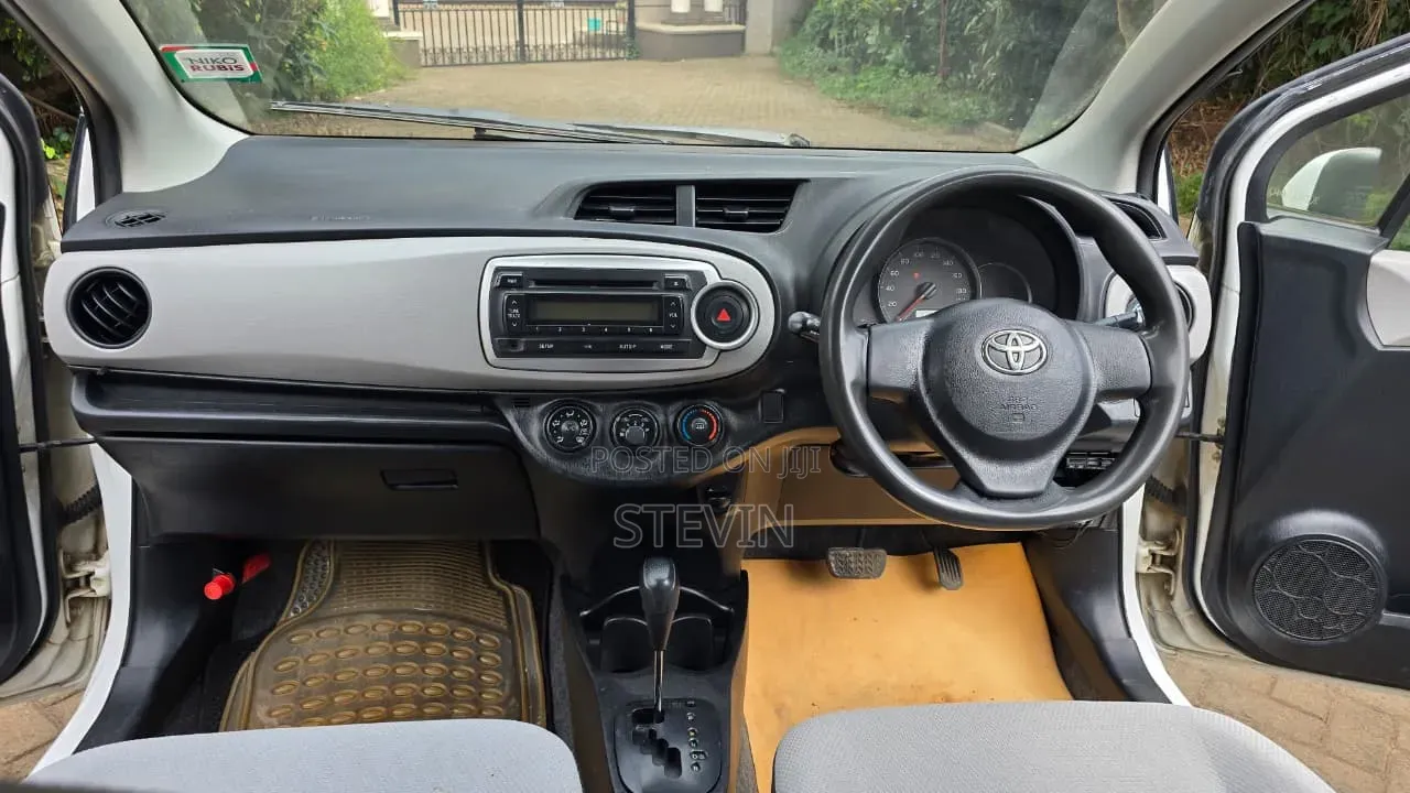 Toyota Vitz 2014 White