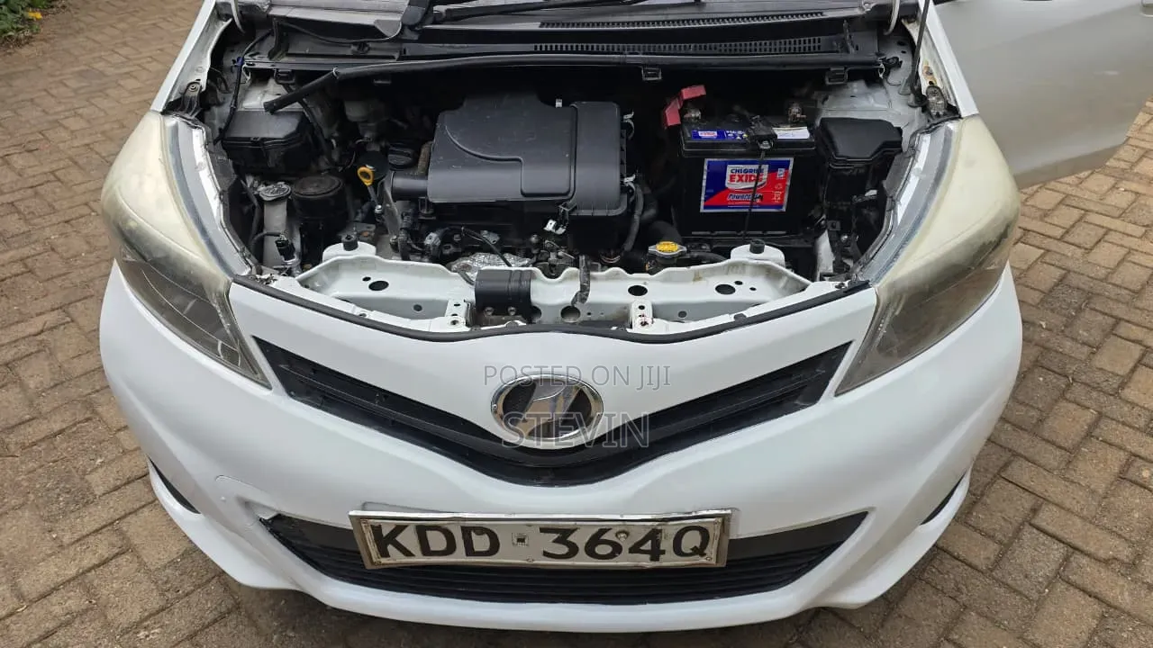 Toyota Vitz 2014 White