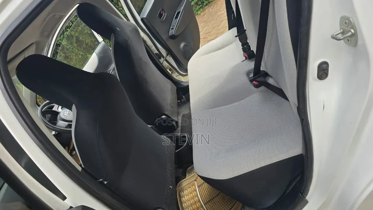 Toyota Vitz 2014 White