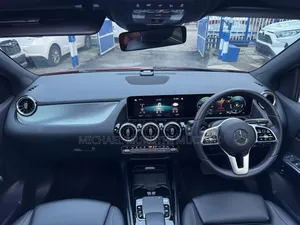 Mercedes-Benz B-Class 2019 Red