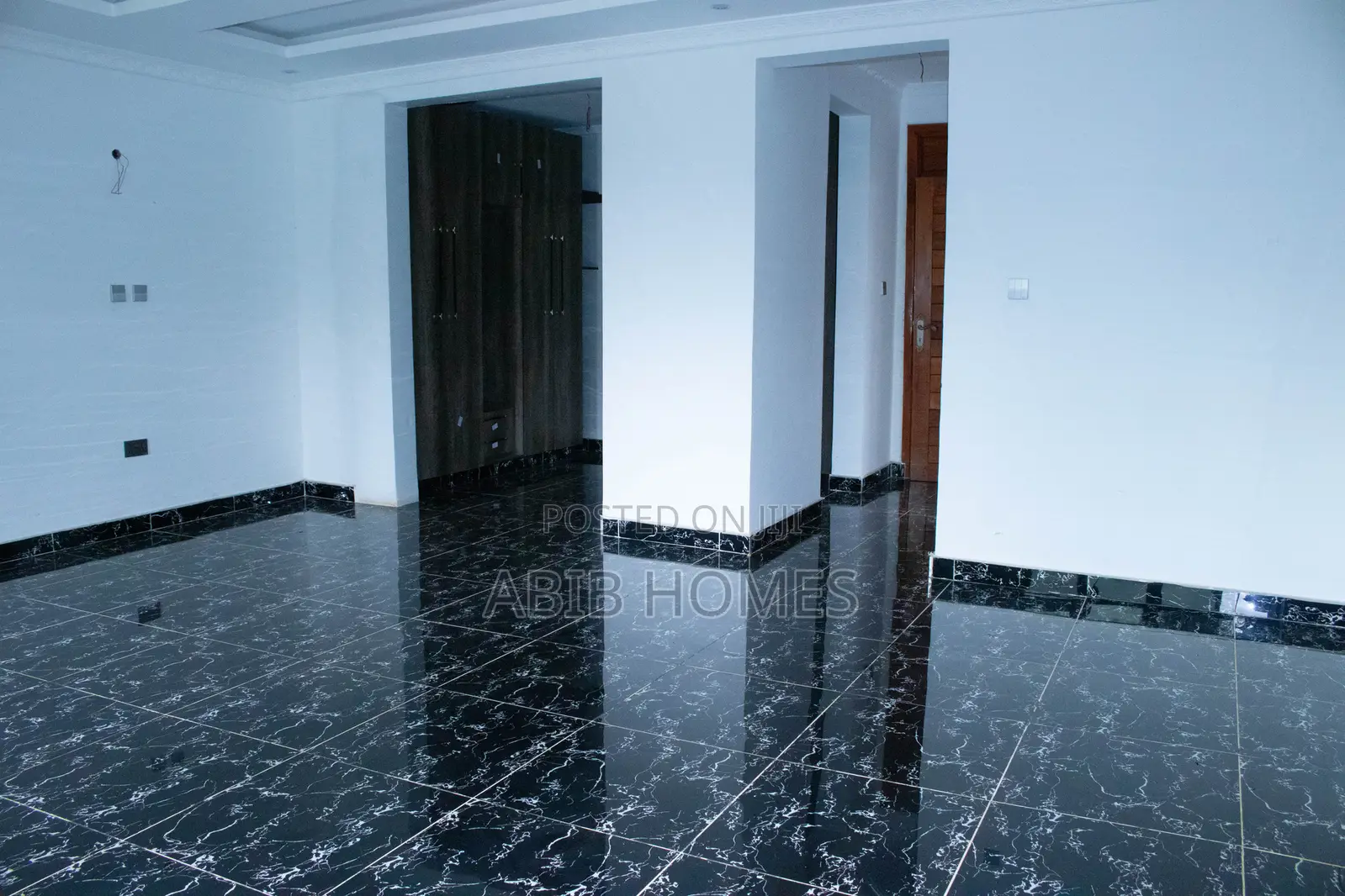 4bdrm Maisonette in Croton Estate, Kenyatta Road / Theta  for sale
