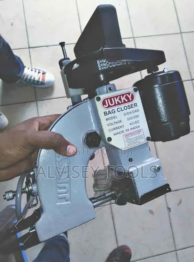 Juky Bag Closer Machine - main view