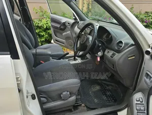 Toyota RAV4 Automatic 2000 White