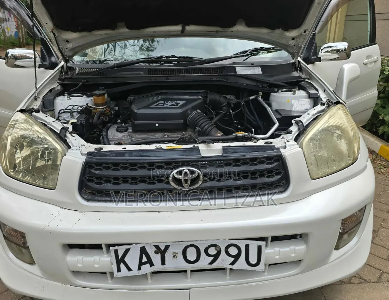 Toyota RAV4 Automatic 2000 White