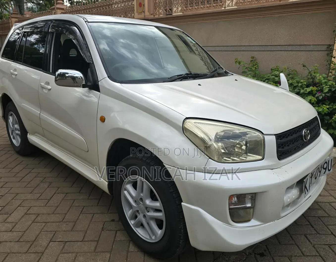 Toyota RAV4 Automatic 2000 White