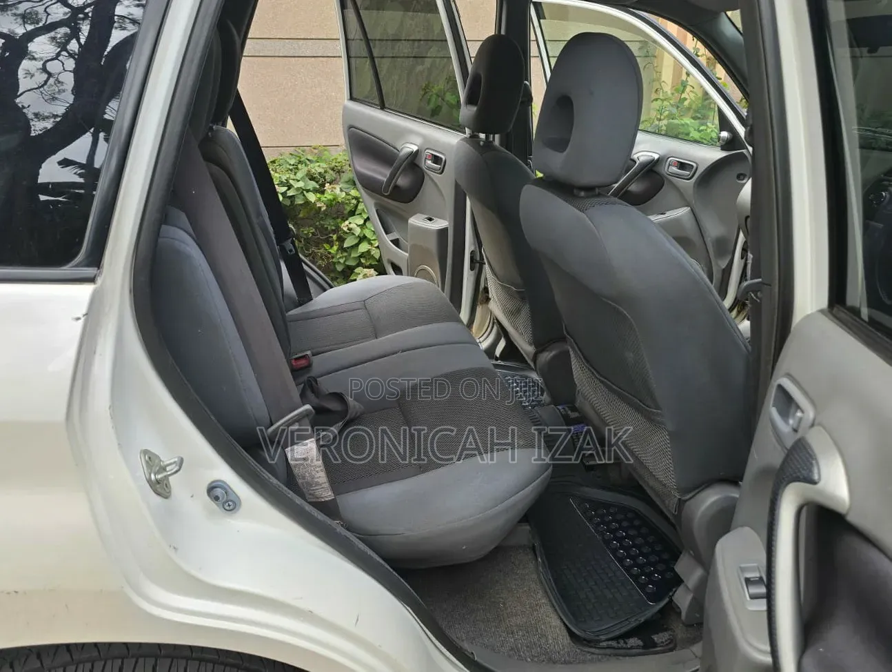 Toyota RAV4 Automatic 2000 White