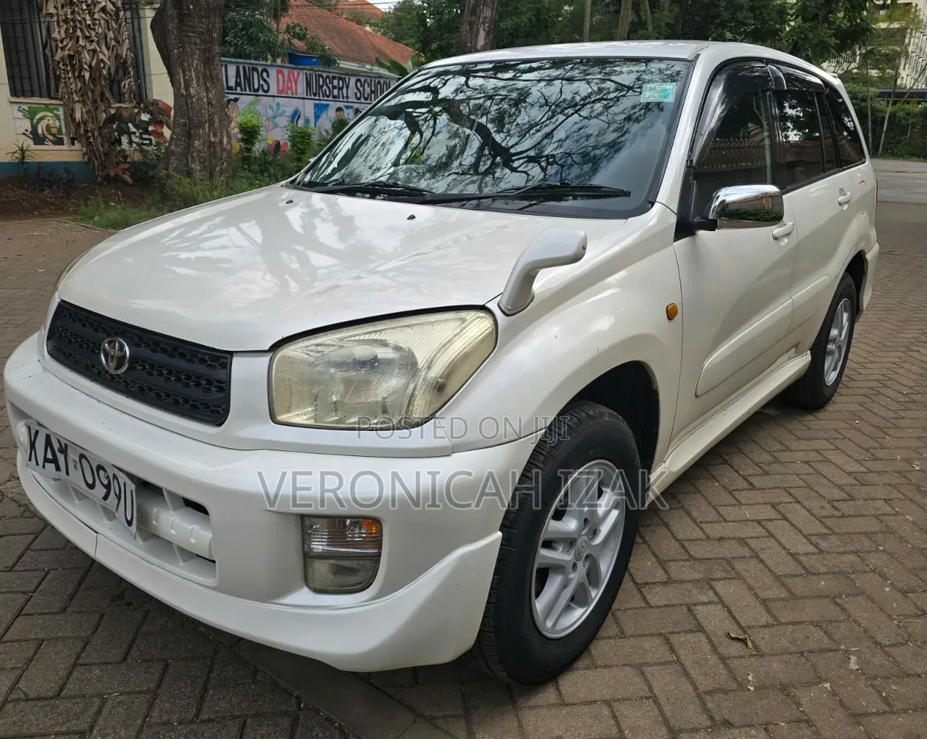 Toyota RAV4 Automatic 2000 White