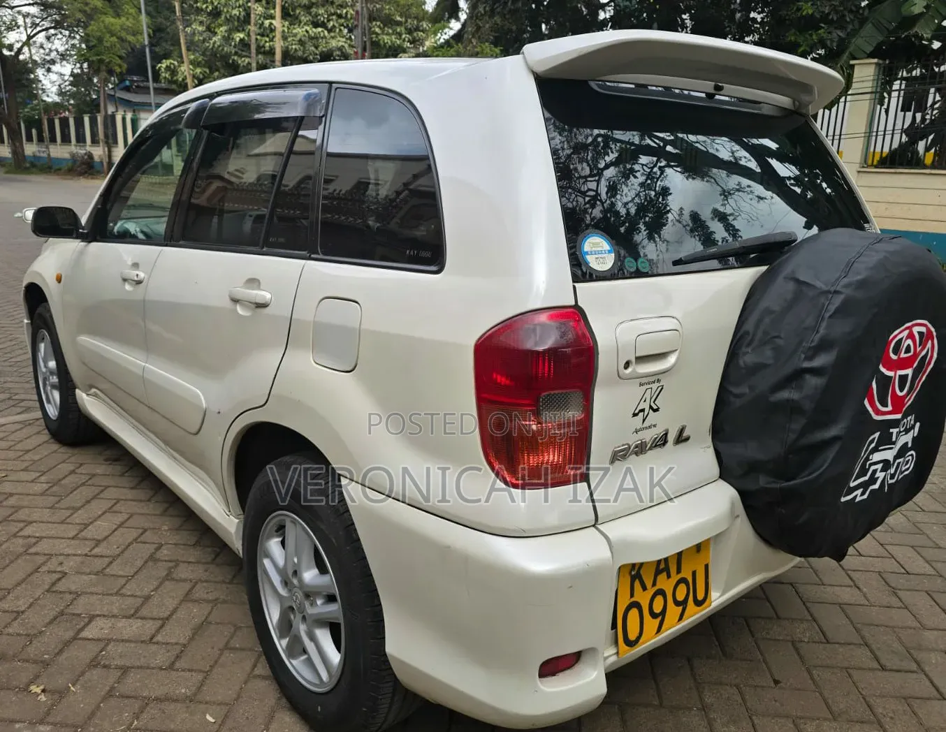 Toyota RAV4 Automatic 2000 White