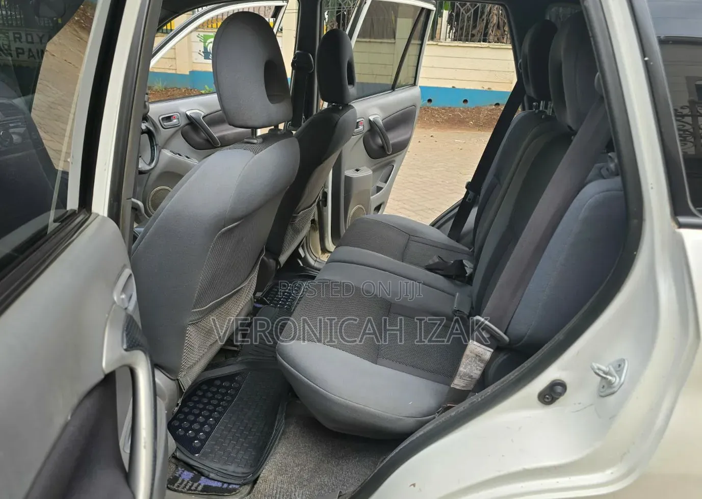 Toyota RAV4 Automatic 2000 White