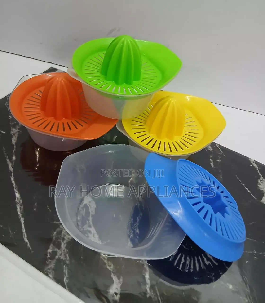 Plastic Manual Portable Citrus Juicer Green, Blue,Yellow and Orange