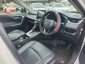 Toyota RAV4 XLE Premium AWD 2019 White