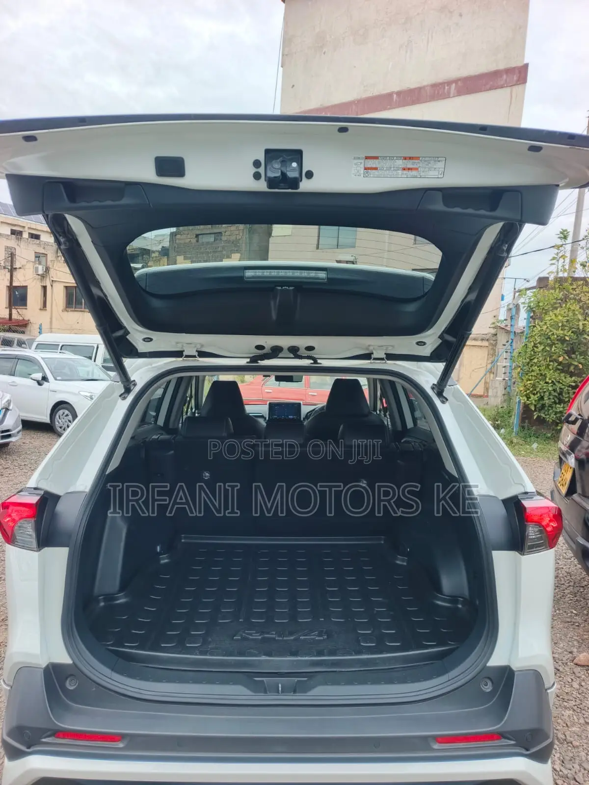 Toyota RAV4 XLE Premium AWD 2019 White