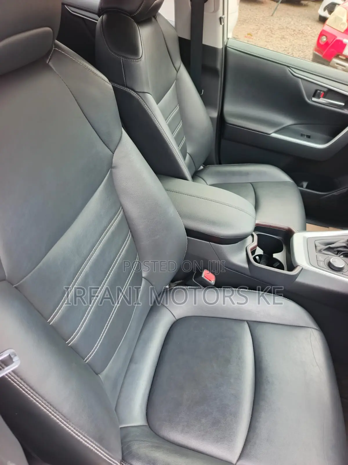 Toyota RAV4 XLE Premium AWD 2019 White