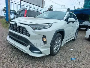 Toyota RAV4 XLE Premium AWD 2019 White