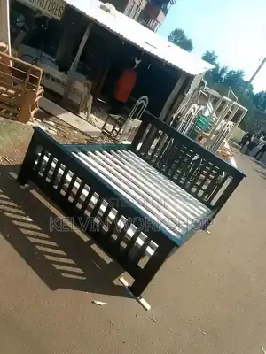 Black Wooden 5*6 Bed