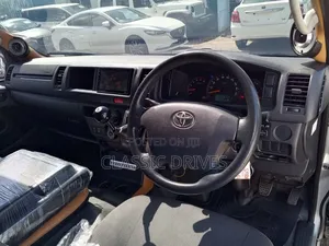 Toyota HiAce 2018 Silver
