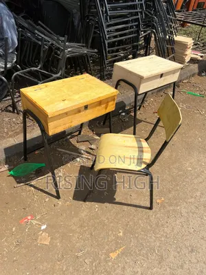 Secure School Lockers With Chairs