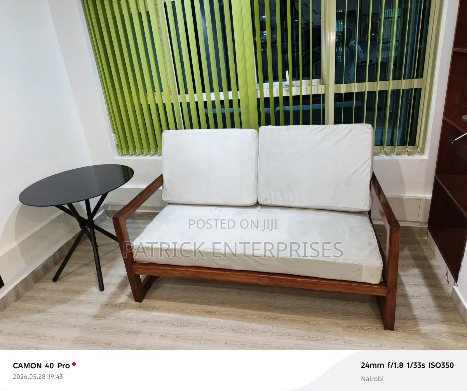 Modern Mahogany Office/Hospital/Airport Wooden Waiting Bay