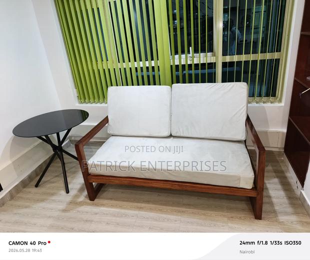 Modern Mahogany Office/Hospital/Airport Wooden Waiting Bay