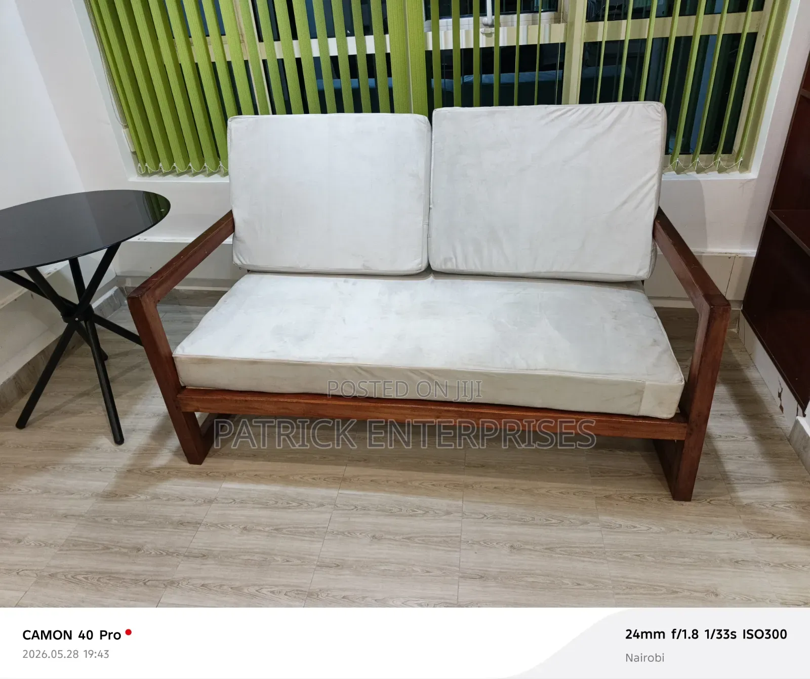 Modern Mahogany Office/Hospital/Airport Wooden Waiting Bay