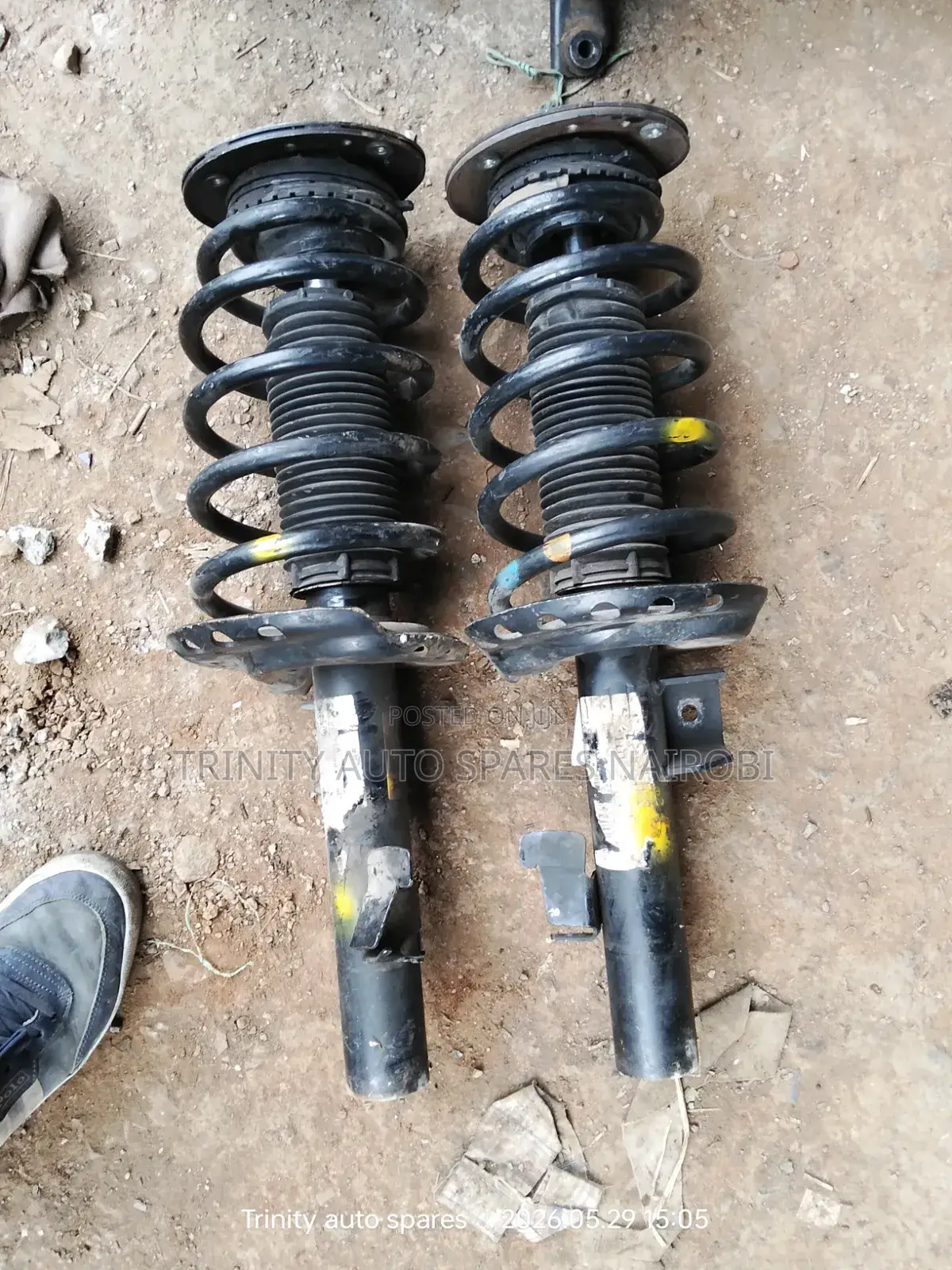Original Ex Japan Nissan Ex-Trail T32 Front Complete Shocks