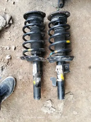 Original Ex Japan Nissan Ex-Trail T32 Front Complete Shocks