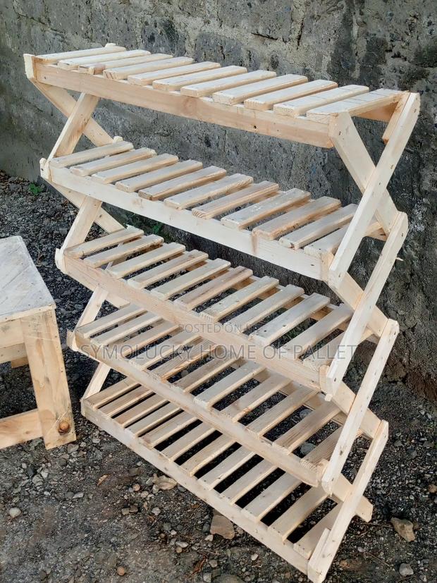 5 Layers Shoes Rack . Pallet Framed