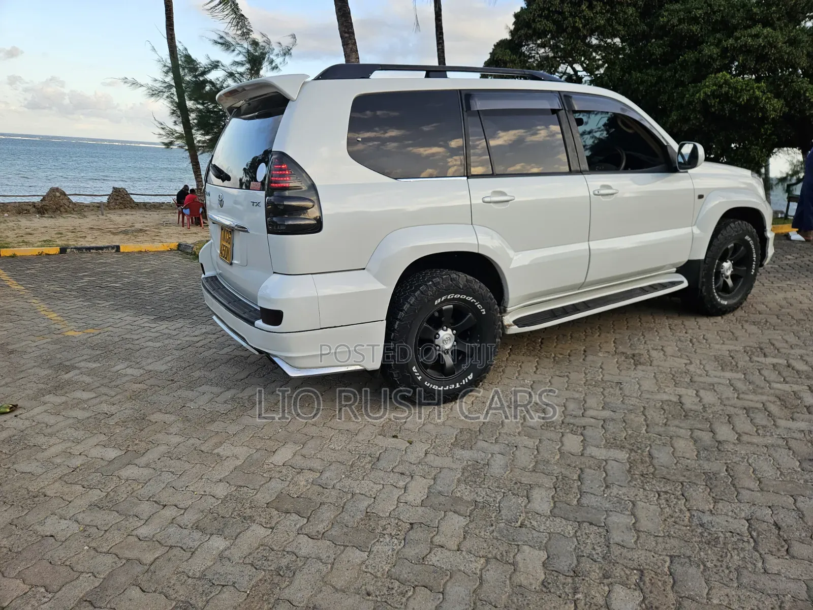 Toyota Land Cruiser Prado 2009 White