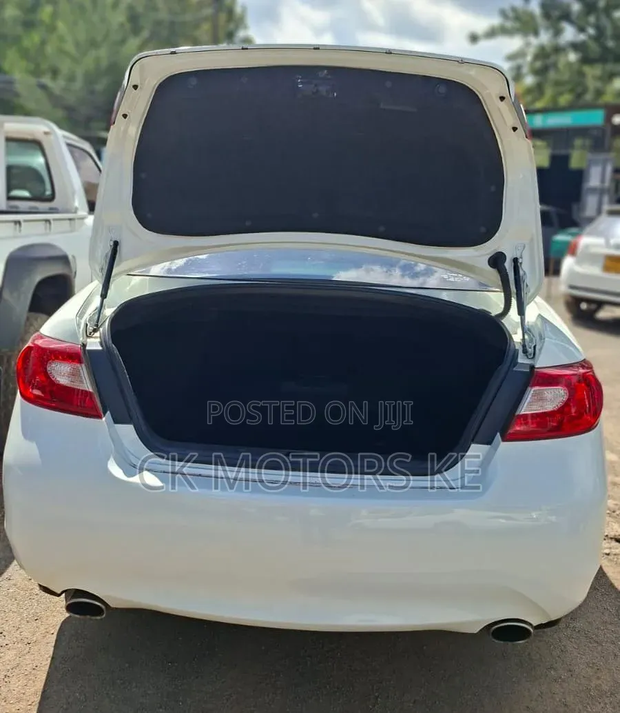 Nissan Fuga 2013 White