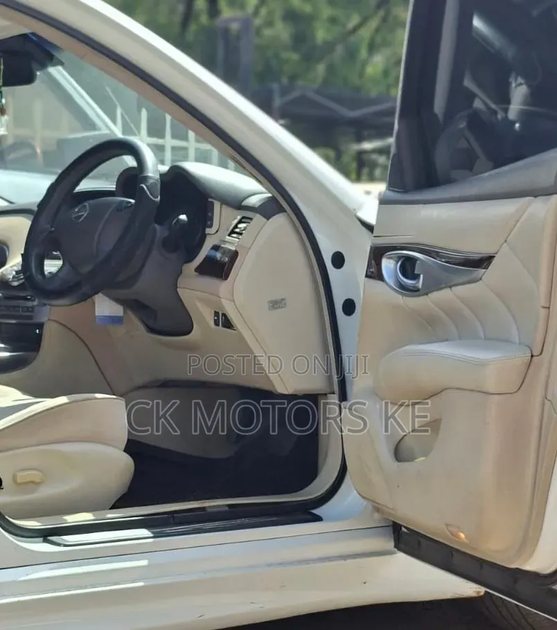 Nissan Fuga 2013 White