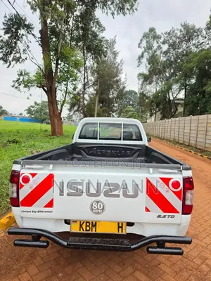 Isuzu D-MAX 2010 White