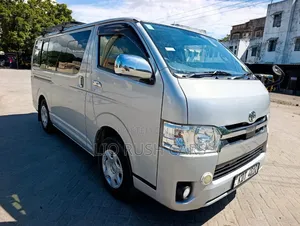 Toyota HiAce 2018 Silver