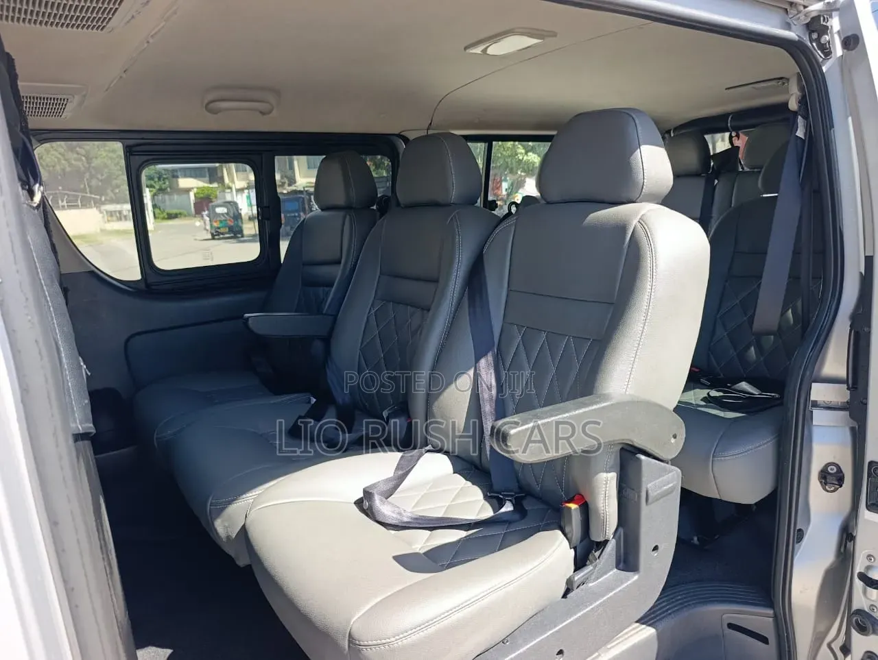 Toyota HiAce 2018 Silver