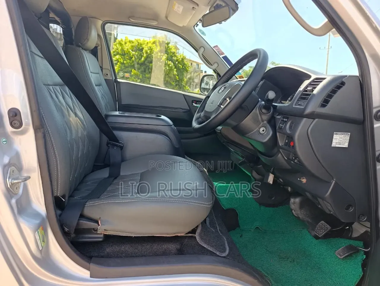 Toyota HiAce 2018 Silver