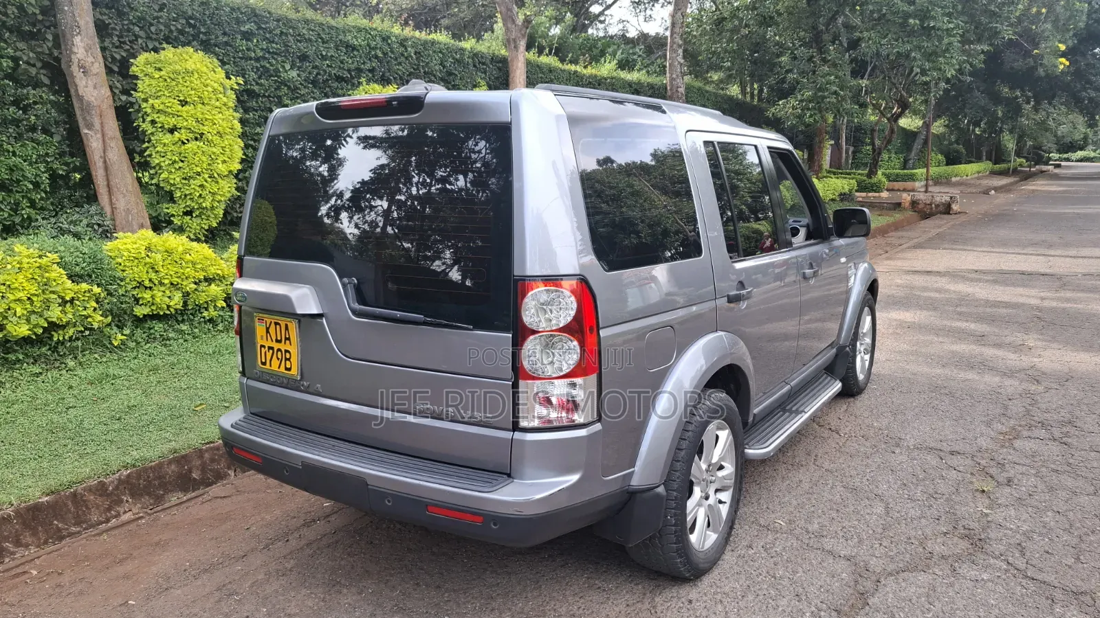 Land Rover Discovery 2013 Gray