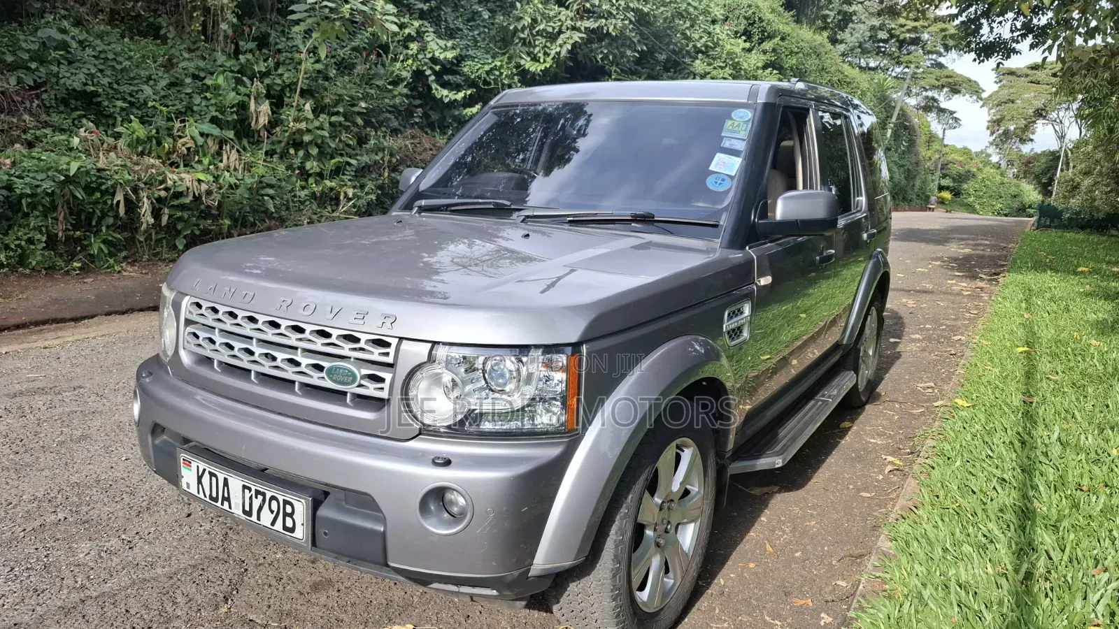 Land Rover Discovery 2013 Gray